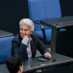 Marie-Agnes Strack-Zimmermann Instagram - Gestern habe ich in der #Haushaltsdebatte im @bundestag gesprochen. In den letzten 562 Tagen haben wir in der #Ukraine unaussprechliche Gräueltaten gesehen. Aktuell kämpft die Ukraine auch für unsere Sicherheit in #Europa. Es ist daher unerlässlich, dass wir handeln. Unsere Unterstützung für die Ukraine spiegelt sich nicht nur in Worten wider, sondern auch in Taten. Ich bin stolz darauf, dass unser Haushalt für das nächste Jahr deutlich zeigt, wie sehr uns die #Sicherheit und #Stabilität am Herzen liegen. Mit 71 Milliarden Euro für die #Bundeswehr, doppelt so viel wie 2015 nach der Annexion der Krim, investieren wir entschieden in unsere Verteidigung. Sicherheit hat ihren Preis, und es ist unsere Pflicht, für diese Sicherheit zu sorgen. Ich möchte auch die unermüdliche Arbeit und das Engagement unserer #Soldatinnen und #Soldaten hervorheben. Ihre Hingabe und ihr Einsatz verdienen unsere uneingeschränkte Unterstützung und unseren Respekt. #Verteidigung #Haushalt #Bundeswehr 📸 @james_zabel Reichstag Bundestag - Parlament, Berlin