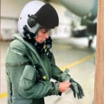Marie-Agnes Strack-Zimmermann Instagram - Gestern erlebte ich einen der aufregendsten Tage meines Lebens. Dank einer besonderen Einladung des Inspekteurs Luftwaffe hatte ich die Gelegenheit, in einem #Eurofighter mitzufliegen. Der Flug fand beim Taktischen Luftwaffengeschwader 31 „Boelcke“ in Nörvenich bei Köln statt, und ich kann nur sagen: Top Gun-Feeling pur! Bevor ich in den Jet steigen konnte, wurden natürlich alle nötigen medizinischen Checks durchgeführt – die ich glücklicherweise bestanden habe. Manche fragen sich: Warum setze ich mich in #Panzer und #Kampfjets der @bundeswehr? Die Antwort ist einfach. Ich bin fest davon überzeugt, dass ich nur so authentisch und glaubhaft für die Interessen der Soldatinnen und Soldaten eintreten kann. Und ja, ein kleines bisschen Spaß hat es natürlich auch gemacht. Ein großes Dankeschön geht an alle, die diesen unvergesslichen Flug möglich gemacht haben. Allen Soldatinnen und Soldaten, die tagtäglich Ihren Dienst für uns verrichten, zolle ich Respekt. Es war mir eine Ehre und ein Privileg, diese Erfahrung zu machen. 📸: Heyartz | Kasper | Schröter Fliegerhorst Nörvenich