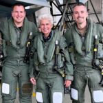 Marie-Agnes Strack-Zimmermann Instagram - Gestern erlebte ich einen der aufregendsten Tage meines Lebens. Dank einer besonderen Einladung des Inspekteurs Luftwaffe hatte ich die Gelegenheit, in einem #Eurofighter mitzufliegen. Der Flug fand beim Taktischen Luftwaffengeschwader 31 „Boelcke“ in Nörvenich bei Köln statt, und ich kann nur sagen: Top Gun-Feeling pur! Bevor ich in den Jet steigen konnte, wurden natürlich alle nötigen medizinischen Checks durchgeführt – die ich glücklicherweise bestanden habe. Manche fragen sich: Warum setze ich mich in #Panzer und #Kampfjets der @bundeswehr? Die Antwort ist einfach. Ich bin fest davon überzeugt, dass ich nur so authentisch und glaubhaft für die Interessen der Soldatinnen und Soldaten eintreten kann. Und ja, ein kleines bisschen Spaß hat es natürlich auch gemacht. Ein großes Dankeschön geht an alle, die diesen unvergesslichen Flug möglich gemacht haben. Allen Soldatinnen und Soldaten, die tagtäglich Ihren Dienst für uns verrichten, zolle ich Respekt. Es war mir eine Ehre und ein Privileg, diese Erfahrung zu machen. 📸: Heyartz | Kasper | Schröter Fliegerhorst Nörvenich