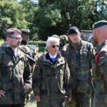 Marie-Agnes Strack-Zimmermann Instagram - Von Kette auf Rad! Gestern war ich bei der Panzerbrigade 21 „Lipperland“ zusammen mit meinem Ausschusskollegen @chrsatr. Unter Führung von Oberst Marco Eggert transformiert sich die Brigade für eine schnellere und effizientere Verteidigung. Nach der Umstrukturierung setzt sie voll auf Radfahrzeuge - eine Balance aus #Mobilität und #Durchsetzungsvermögen. Damit wird das neue Konzept der Mittleren Kräfte im @deutsches.heer umgesetzt. Ich bin beeindruckt von der Entschlossenheit unserer Soldatinnen und Soldaten. Wir müssen immer bereit sein, reaktionsschnell unsere Bündnispartner zu unterstützen. Anhand der #Taurus-Debatte können wir wieder sehen, dass nicht alle dieses Prinzip verinnerlicht haben. Danke an unsere Truppen für ihren unermüdlichen Einsatz! #Verteidigung #MittlereKräfte Generalfeldmarschall Rommel Kaserne Augustdorf