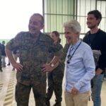 Marie-Agnes Strack-Zimmermann Instagram - Gestern konnte ich mir zusammen mit #NATO-Generalsekretär @jensstoltenberg, Bundesverteidigungsminister @boris.pistorius und weiteren Kolleginnen und Kollegen auf dem Fliegerhorst in Jagel einen vertieften Eindruck vom Ablauf der Übung „Air Defender 2023“ machen. Die Übung #AirDefender23 ist die größte Verlegeübung von Luftstreitkräften seit Bestehen der NATO. Sie demonstriert Solidarität im #Bündnis und transatlantische Verbundenheit: Vom 12. bis 23. Juni trainieren bis zu 10.000 Übungsteilnehmer aus 25 Nationen mit 250 Luftfahrzeugen unter der Führung der #Luftwaffe Luftoperationen im europäischen Luftraum. In diesen Zeiten ist die Resilienz des Bündnisses wichtiger denn je.