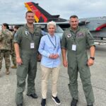 Marie-Agnes Strack-Zimmermann Instagram - Gestern konnte ich mir zusammen mit #NATO-Generalsekretär @jensstoltenberg, Bundesverteidigungsminister @boris.pistorius und weiteren Kolleginnen und Kollegen auf dem Fliegerhorst in Jagel einen vertieften Eindruck vom Ablauf der Übung „Air Defender 2023“ machen. Die Übung #AirDefender23 ist die größte Verlegeübung von Luftstreitkräften seit Bestehen der NATO. Sie demonstriert Solidarität im #Bündnis und transatlantische Verbundenheit: Vom 12. bis 23. Juni trainieren bis zu 10.000 Übungsteilnehmer aus 25 Nationen mit 250 Luftfahrzeugen unter der Führung der #Luftwaffe Luftoperationen im europäischen Luftraum. In diesen Zeiten ist die Resilienz des Bündnisses wichtiger denn je.