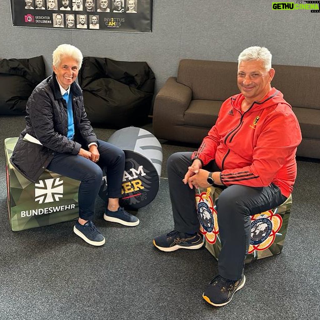 Marie-Agnes Strack-Zimmermann Instagram - Ich war gestern an der Sportschule der Bundeswehr in Warendorf zu Besuch. Dort habe ich mir die Vorbereitung @teamgermanyinvictusgames zu den @invictusgames2023 angeschaut und dabei auch Oberstleutnant Jens getroffen. Ich übernehme für ihn die Patenschaft während der Spiele in Düsseldorf. In genau einem Monat geht es los! Bei den Invictus Games geht es um Kameradschaft und Zusammengehörigkeit, um Anerkennung und Wertschätzung. Die Invictus Games ehren die Tapferkeit und Entschlossenheit der im Dienst verletzten und/oder verwundeten Soldatinnen und Soldaten und der Menschen an ihrer Seite. Die Spiele vermitteln den Betroffenen: Ihr seid nicht allein mit eurer Verletzung. Sie sind nicht nur ein Sportereignis, sondern symbolisieren Respekt und Anerkennung. #EinZuhauseFürRespekt