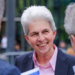 Marie-Agnes Strack-Zimmermann Instagram - Politik und Bürgernähe. Eigentlich eine Selbstverständlichkeit. Doch nicht alle Volksvertreterinnen und -vertreter sind bürgernah - das ist zumindest ein immer wiederkehrender Vorwurf. Das kürzlich vom unabhängigen Internetportal @abgeordnetenwatch veröffentlichte Ranking zeigt, dass da etwas Wahres dran ist. Umso mehr freue ich mich über die gute Platzierung. Von allen Abgeordneten des Deutschen Bundestages bin ich auf Platz zwei gelandet. Die Zahlen sprechen für sich: 567 Fragen wurden mir über die Plattform gestellt und keine davon blieb unbeantwortet. Ich nehme die Kommunikation und Interaktion mit den Wählerinnen und Wählern ernst. Das hohe Ranking ist nicht nur eine persönliche Freude, sondern vor allem ein Zeichen dafür, dass mir eure Anliegen, Sorgen und Nöte wichtig sind. Mein Team und ich bemühen uns, eure Anfragen umfassend und ehrlich zu beantworten. Auch wenn es nicht immer sofort und nicht auf allen sozialen Kanälen gelingt. Seriöse Anfragen an mein Büro werden auf jeden Fall bearbeitet. Ich werde diesen Weg weitergehen, denn das ist es, was ihr zurecht von mir erwarten könnt und verdient: Einen offenen Dialog, eine respektvolle Kommunikation und eine klare Haltung. #Bürgernähe #Dialog #Abgeordnetenwatch Berlin - Bundestag