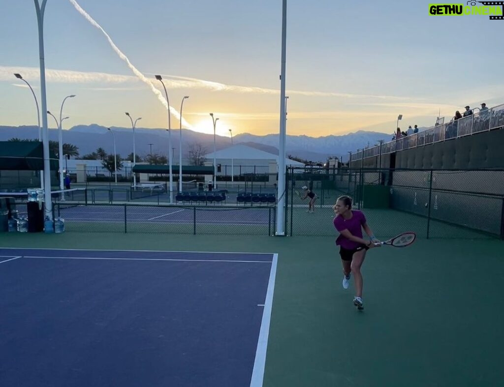 Marie Bouzková Instagram - Practice days in the Tennis Garden😍🌴☀💪🏼 @bnpparibasopen Indian Wells Tennis Garden
