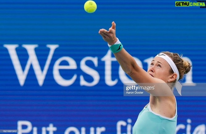Marie Bouzková Instagram - Always so fun playing in Cincy! @cincytennis ☺️🫶🏼 Now it’s time to recover quick and get ready for @usopen 🍎🎾🐬🙏🏼 Lindner Family Tennis Center