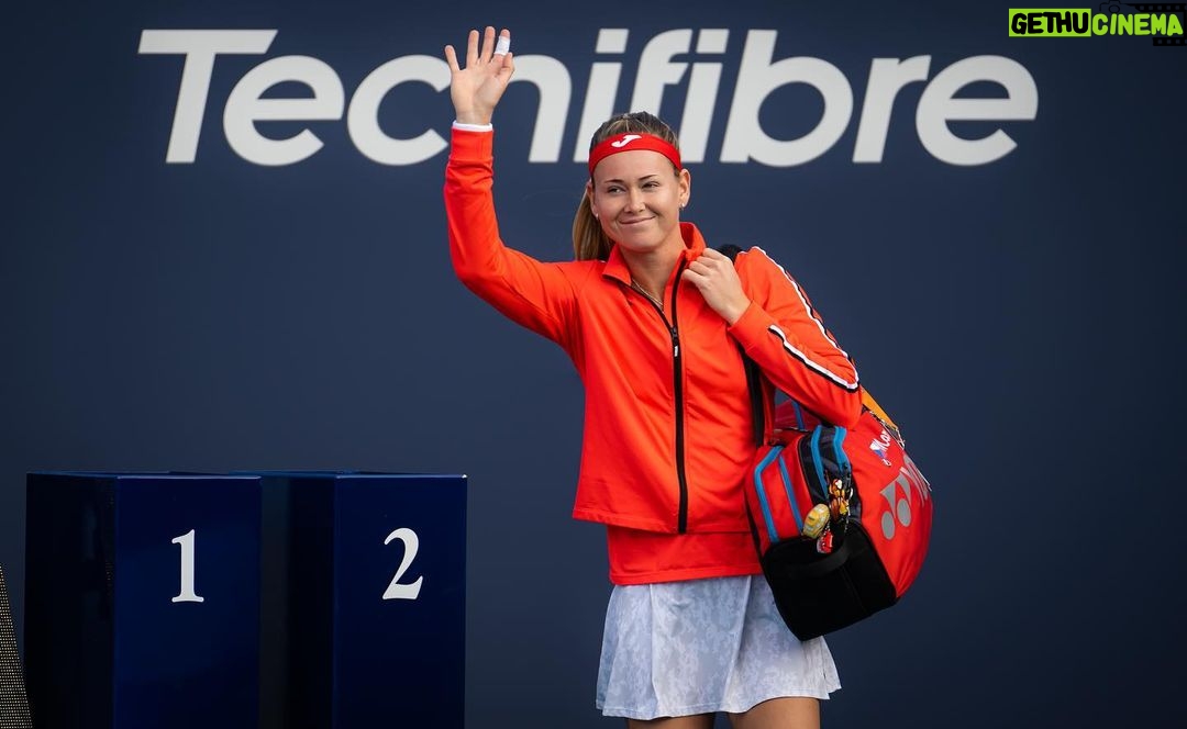 Marie Bouzková Instagram - Thank you, Miami🔥 I enjoyed my time here @miamiopen 🤗 Lets keep growing🐬 Clay court season awaits💪🏼 @lucik85 🤸🏼🤸🏼 photo credit: Robert Prange Hard Rock Stadium