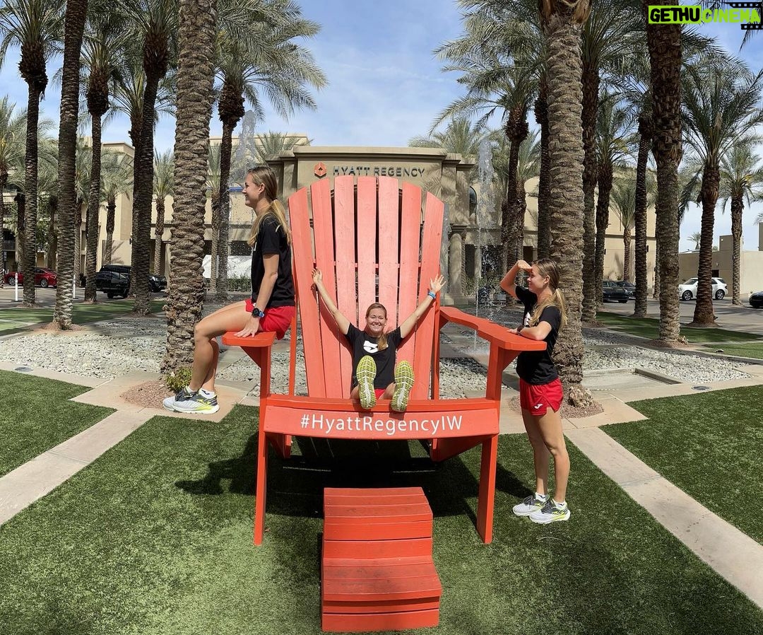 Marie Bouzková Instagram - Thank you tennis paradise🎾🌴 See you next year😍 @bnpparibasopen Hope to be ready for Miami next🍀🐬 Indian Wells, California