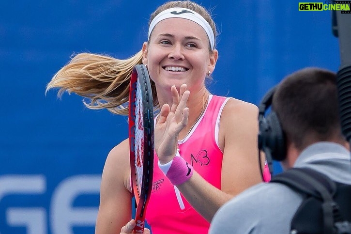 Marie Bouzková Instagram - Děkuji za podporu zase dneska, moc si to s vámi užívám🥰 @tennispragueopen Semis at home feeling🤗🍀🐬 #Pavellebeda @sportpics.cz TK Sparta Praha