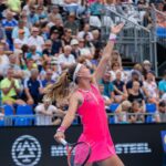 Marie Bouzková Instagram - Děkuji za podporu zase dneska, moc si to s vámi užívám🥰 @tennispragueopen Semis at home feeling🤗🍀🐬 #Pavellebeda @sportpics.cz TK Sparta Praha