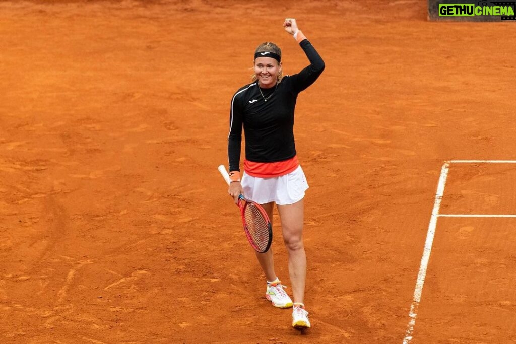 Marie Bouzková Instagram - Madrid - gracias de corazon❤️ These matches is why I love tennis so much. I’m motivated for more!💪🏼 Lets keep growing🐬 @mutuamadridopen @alvarodiaz.photo 🥰 Caja Mágica