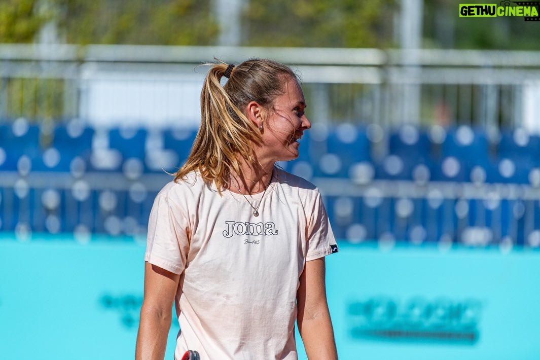 Marie Bouzková Instagram - All smiles in Madrid🫶🏼🍀🐬 @mutuamadridopen @alvarodiaz.photo Madrid, Spain