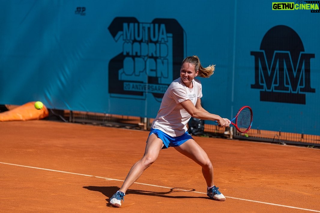 Marie Bouzková Instagram - All smiles in Madrid🫶🏼🍀🐬 @mutuamadridopen @alvarodiaz.photo Madrid, Spain