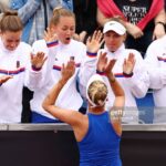 Marie Bouzková Instagram - This team🙌🏼🇨🇿 #qualified @billiejeankingcup Díky holky a celému týmu za krásný týden💪🏼🍾 #pavellebeda @sportpics.cz I. ČLTK Praha