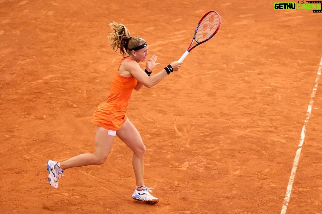 Marie Bouzková Instagram - Back to battling in Madrid💪🏼 Excited for the next round tomorrow🤗 @mutuamadridopen 🐬 Photo: Alvaro Diaz Mutua Madrid Open