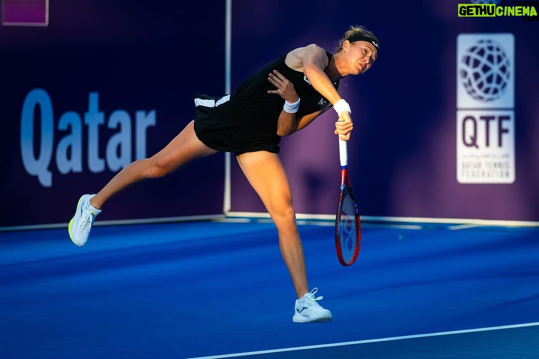 Marie Bouzková Instagram - Enjoying the journey🙏🏼 Thank you Doha and #QatarTotalEnergiesOpen @qatartennis 😍🌴✌🏼Dekujii @marketavondrousova 🚂🇨🇿