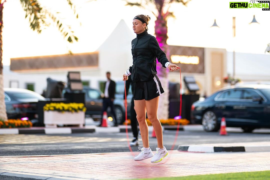 Marie Bouzková Instagram - Enjoying the journey🙏🏼 Thank you Doha and #QatarTotalEnergiesOpen @qatartennis 😍🌴✌🏼Dekujii @marketavondrousova 🚂🇨🇿