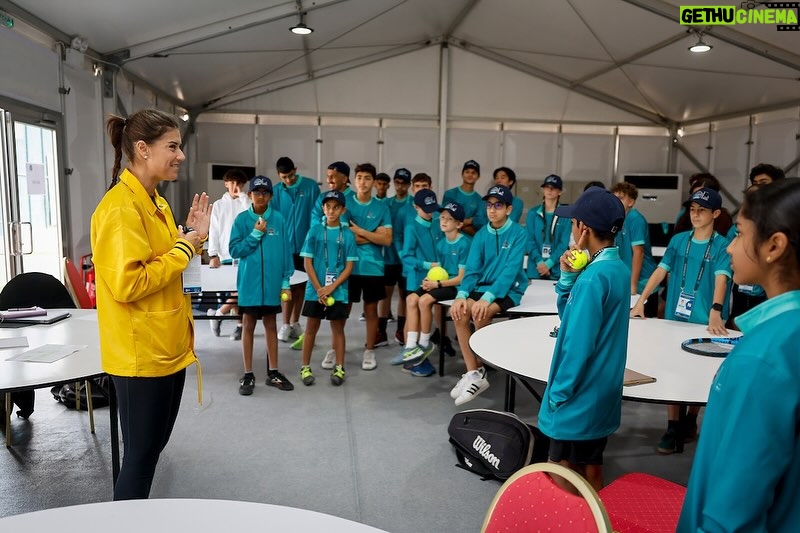 Marie Bouzková Instagram - Some fun activites at today’s kids day in Abu Dhabi!🎾🙏🏼🏃🏼♀️🎾🏃🏼 Who is coming to watch more tennis tomorrow and taking the racket with you to @mubadalaabudhabiopen ?!🤩 @wta Zayed Sports City