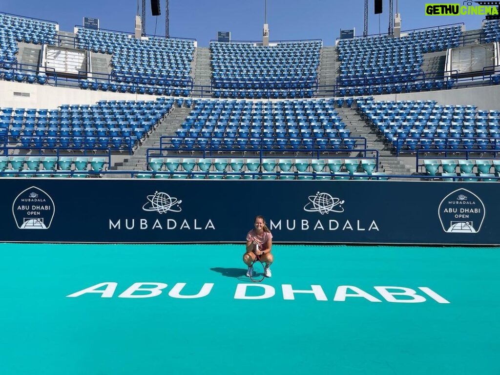 Marie Bouzková Instagram - 📍Abu Dhabi for the first time!🤩 @mubadalaabudhabiopen 🙌🏼🐬