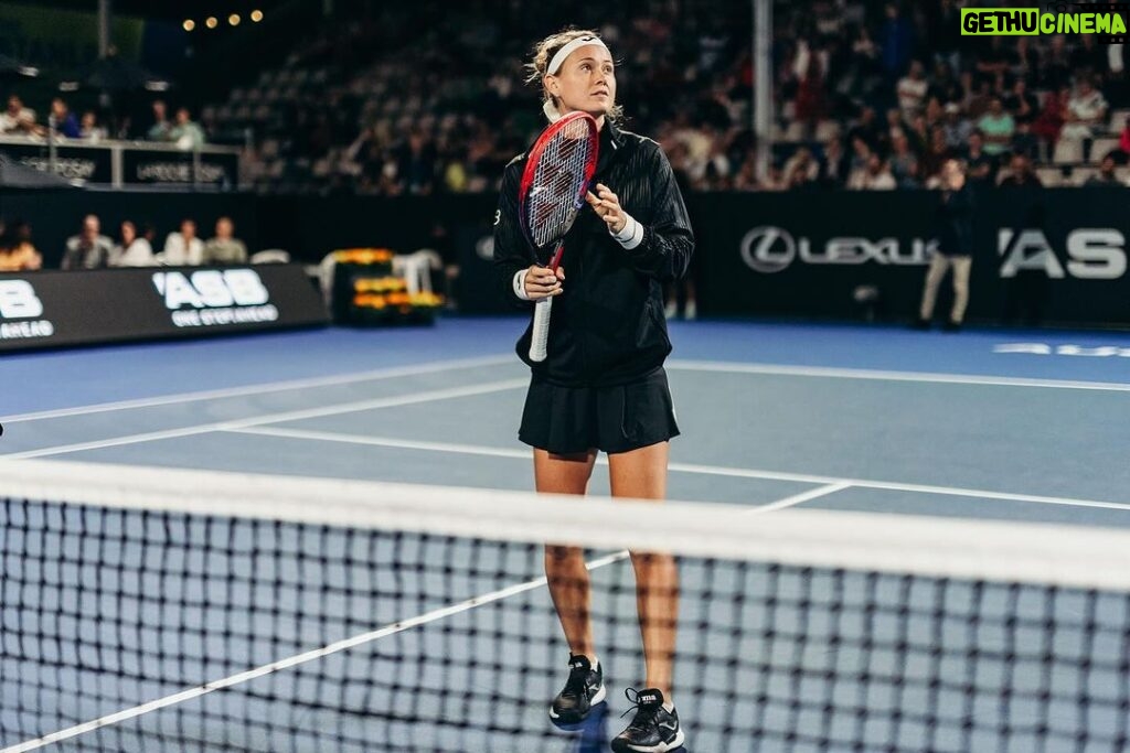 Marie Bouzková Instagram - First week of 2024🤗 Thank you @asbclassic for hosting such a welcoming event and to everyone who came to support us during the week! Can’t wait to be back and get more manuka honey😋🍯🐬 ASB Tennis Arena