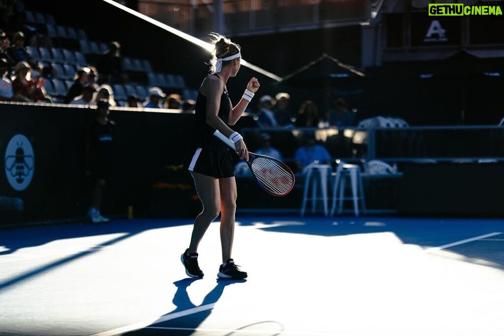 Marie Bouzková Instagram - Tennis is back🤜🏼🤛🏼 And a nice way to start off the year🤗💪🏼 Happy to be in Auckland for the first time @asbclassic 🥰🍯 ASB Tennis Arena