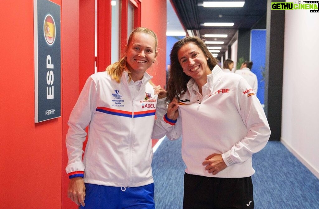 Marie Bouzková Instagram - Gracias Sevilla for hosting such a special event @billiejeankingcup 🥰 @jsmeceskytenis 🇨🇿💪🏼 Now it’s time to rest and get ready for next season! Thank you for your support!🙏🏼🐬 photo by #pavellebeda @sportpics.cz