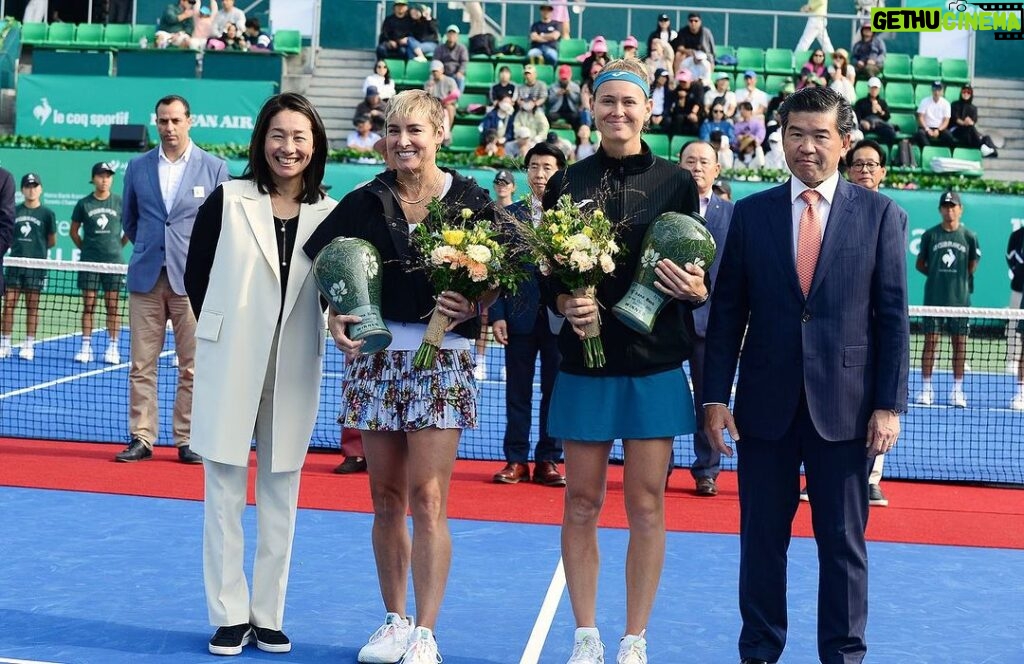 Marie Bouzková Instagram - First time in Seoul and definitely coming back!😍👌🏼 Thank you @koreaopentennis for your hospitality and Korean fans🇰🇷🫶🏼🐬 also a big thank you to @matteksands for playing with me and congratulations for title #30🔥💪🏼 Olympic Park, Seoul