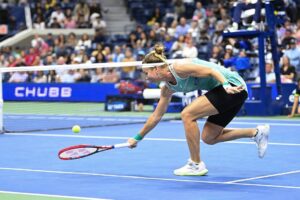 Marie Bouzková Instagram - Love these tennis battles. Thank you for your support and energy last night🤩 Will work hard to come back stronger and recover for what is next🙏🏼 @usopen @officialpureprotein @duracell 🐇🔋🐬