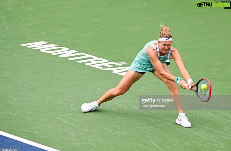 Marie Bouzková Instagram - Merci Montreal, it was so fun playing here!🤗 This week had a bit of everything, lets repeat it in 2 years again🤩🎾🏃🏼♀️☔️ @alliancemontreal 🏀 @obnmontreal 🙏🏼🐬 Iga Stadium