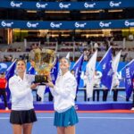 Marie Bouzková Instagram - Not every week you get to win a trophy and sing happy birthday in chinese. Thank you Beijing for the nicest experience🥰🙌🏼 @chinaopen 祝你生日快樂, zhù nî shēngri kuàilè, @sarasorribes ❤️🎂