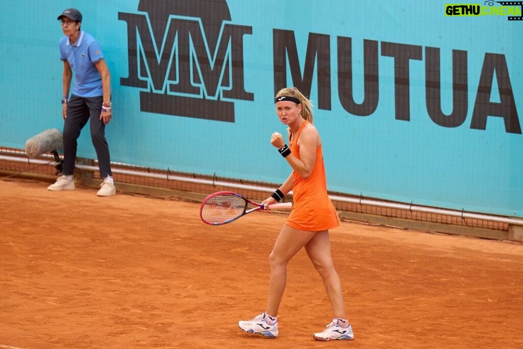 Marie Bouzková Instagram - Back to battling in Madrid💪🏼 Excited for the next round tomorrow🤗 @mutuamadridopen 🐬 Photo: Alvaro Diaz Mutua Madrid Open