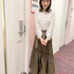 Mariko Dou Instagram - おはようございます☀ 先日の激レアさん着用の衣装は、 ☆ブラウス,スカート… #ノーリーズ ☆アクセサリー… #ete でした👗 さて本日は久保田アナの代理で「ワイド！スクランブル」のピックアップニュースを担当予定です。 よろしくお願いします🥺 #激レアさんを連れてきた #激レアさん #着用 #衣装 #本日 は #ワイドスクランブル #よろしくお願いします #堂真理子 #テレビ朝日 #アナウンサー