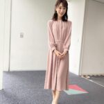 Mariko Dou Instagram - おはようございます！ 昨日のワイド！スクランブルの衣装は、 ☆ワンピース… #ノーリーズ ☆アクセサリー… #starjewelry でした👗✨ 一気に寒くなりましたね❄️ 体調にはお気を付け下さい。 #大下容子ワイドスクランブル #ワイドスクランブル #ニュース #テレビ朝日 #堂真理子 #アナウンサー #アナウンサー衣装 #番組衣装