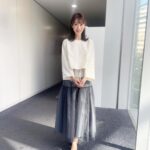Mariko Dou Instagram - 昨日の「ワイド！スクランブル」の衣装は、 ☆ブラウス,スカート… #ノーリーズ ☆アクセサリー… #starjewelry でした👗✨ チュールのスカートが素敵でした☺️ 今日も暖かく穏やかな一日ですね☀️ #大下容子ワイドスクランブル #ワイドスクランブル #ニュース #堂真理子 #テレビ朝日 #アナウンサー