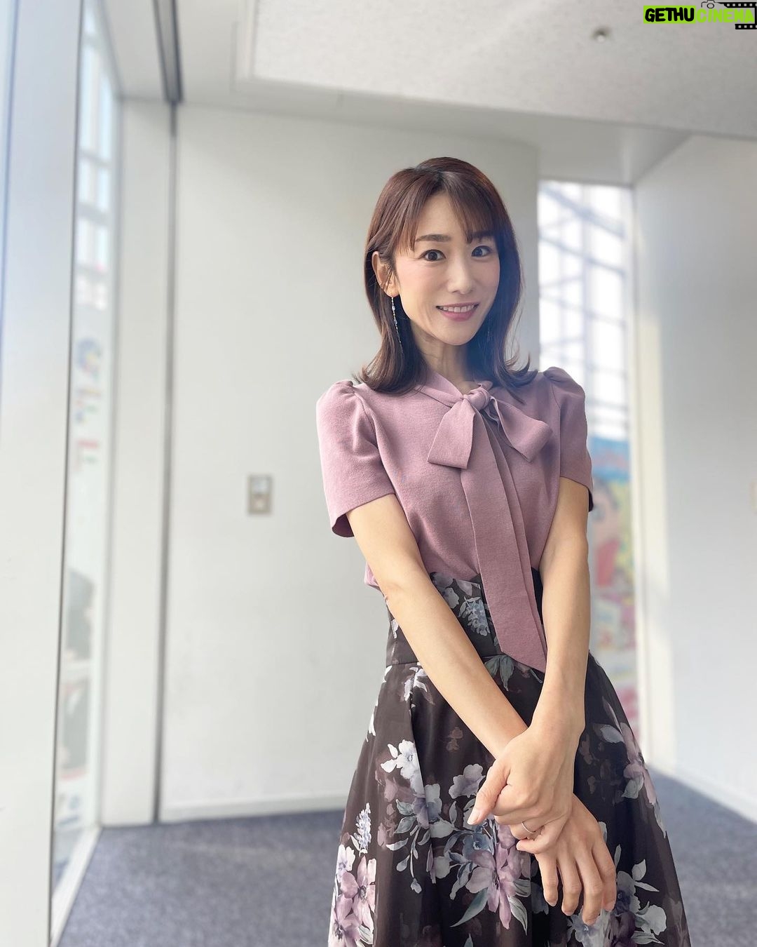 Mariko Dou - 2.7K Likes - おはようございます🌞
昨日の「ワイド!スクランブル」の衣装は、
☆ニット,スカート… #laissepasse
☆アクセサリー… #ete
でした👗✨
半袖ですが、色や素材はすっかり秋🍂
日中は暑いくらいの日が続くので、半袖のニットはこの時期、着やすいですね☺️
それでは素敵な週末をお過ごしください♪
#大下容子ワイドスクランブル
#ワイドスクランブル
#ニュース #テレビ朝日 #堂真理子 #アナウンサー #アナウンサー衣装 #番組衣装