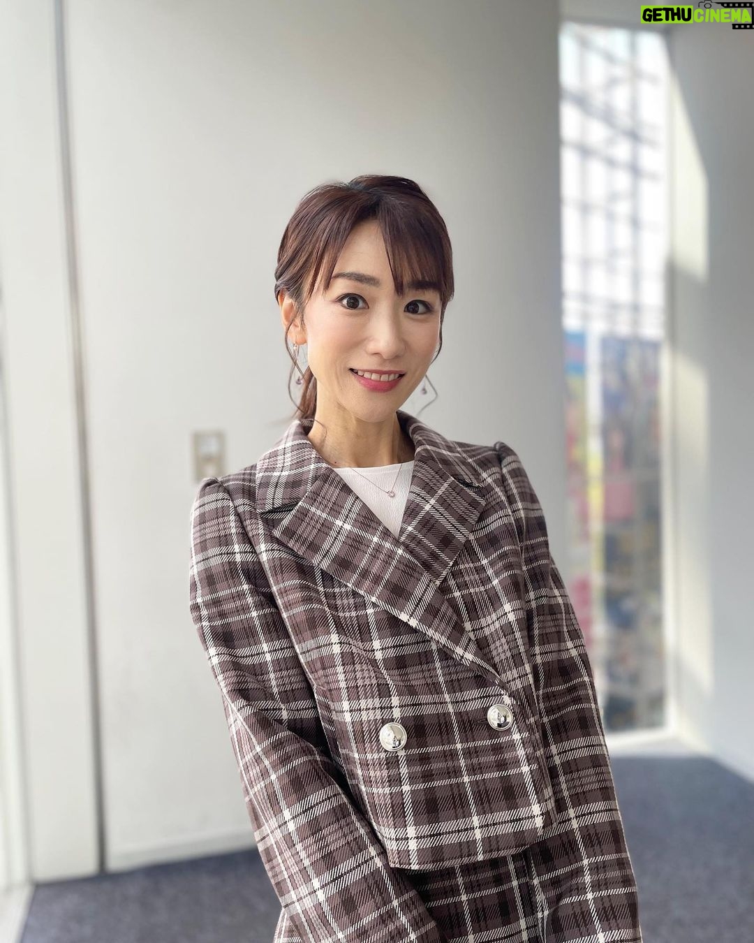 Mariko Dou - 2.3K Likes - 金曜日は、スタイリストさんがたくさん写真を撮ってくれました📷
オフショットを何枚か載せます☺️
さて、今週は並木アナの代理で月曜日、火曜日の「Abema Morning」を担当します🎤よろしくお願いします🎵
#ワイドスクランブル の
#オフショット
#写真
#明日 と
#明後日 は
#アベモニ
#よろしくお願いします
#堂真理子 #テレビ朝日 #アナウンサー