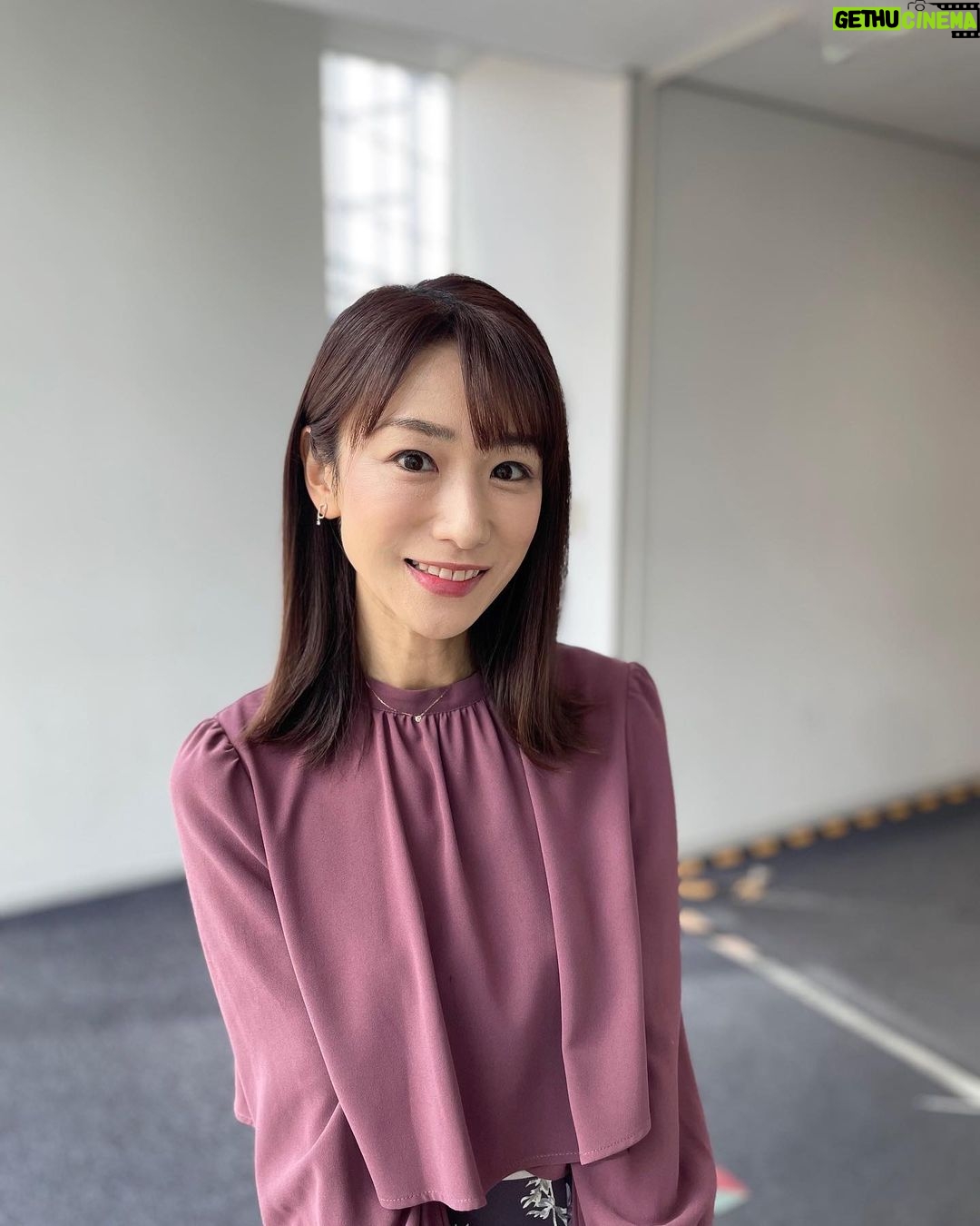 Mariko Dou - 2.2K Likes - 本日の衣装は、
☆ブラウス,スカート… #proportionbodydressing
☆アクセサリー… #ete
でした👗✨
ブラウスもすっかり秋色🍂素敵なデザインでした☺️
明日は朝7時〜アベモニ、よろしくお願いします✨
#大下容子ワイドスクランブル
#ワイドスクランブル
#ニュース
#テレビ朝日 #堂真理子 #アナウンサー #アナウンサー衣装 #番組衣装