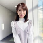 Mariko Dou Instagram - 年内最後の「ワイド！スクランブル」、放送中です！ 本日の衣装は、 ☆ニット,ジャンパースカート… #proportionbodydressing ☆アクセサリー… #starjewelry でした👗✨ 今日の「ピックアップニュース」で、仕事納めとなりました🎤 今年も本当にありがとうございました😌✨ 年内も残りわずかですが、皆さまが元気に過ごせますように✨ #大下容子ワイドスクランブル #ワイドスクランブル #ニュース #テレビ朝日 #堂真理子 #アナウンサー #アナウンサー衣装 #番組衣装 #今日 が #仕事納め #今年 も #ありがとうございました