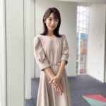 Mariko Dou Instagram - 本日の「ワイド！スクランブル」の衣装は、 ☆ワンピース… #laissepasse ☆アクセサリー… #ete でした👗✨ 秋素材のワンピースが素敵でした💕 木曜日の「ピックアップニュース」も担当予定です！よろしくお願いします✨ #大下容子ワイドスクランブル #ワイドスクランブル #ニュース #テレビ朝日 #堂真理子 #アナウンサー #アナウンサー衣装 #番組衣装