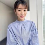 Mariko Dou Instagram - 本日の「ワイド！スクランブル」の衣装は、 ☆ブラウス… #ined ☆スカート… #maglielecassetto ☆アクセサリー… #starjewelry でした👗✨ ブルーのブラウスが素敵でした💓 今週もご覧いただきありがとうございます😊 #大下容子ワイドスクランブル #ワイドスクランブル #ニュース #テレビ朝日 #堂真理子 #アナウンサー #アナウンサー衣装 #番組衣装