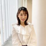 Mariko Dou Instagram - アベモニ後に担当した「ワイド！スクランブル」の衣装は、 ☆ブラウス,スカート… #ノーリーズ ☆アクセサリー… #starjewelry でした👗✨ まだまだ暑いですが、衣装は秋ですね🍂✨ 明日もよろしくお願いします🎵 #大下容子ワイドスクランブル #ワイドスクランブル #ニュース #テレビ朝日 #堂真理子 #アナウンサー #アナウンサー衣装 #番組衣装