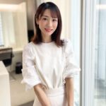 Mariko Dou Instagram - 今日は、代理で「ワイド！スクランブル」のピックアップニュースを担当しました。明日も担当予定なので、よろしくお願い致します！！ 本日は上下共にホワイトの衣装で、爽やかでした☺️✨ まだまだだ暑いですが、体調には気を付けて頑張りましょう❣️ ☆ブラウス,スカート… #ノーリーズ ☆アクセサリー… #starjewelry #大下容子ワイドスクランブル #ワイドスクランブル #ニュース #テレビ朝日 #堂真理子 #アナウンサー #アナウンサー衣装 #番組衣装