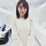 Mariko Dou Instagram - 本日の「ワイド！スクランブル」の衣装は、 ☆ワンピース… #laissepasse でした👗 素敵な真っ白のワンピース、汚さないように注意深く仕事しました😆笑 週末、髪を切りました！ 明日は朝7時からAbema Morning、よろしくお願いします✨ #大下容子ワイドスクランブル #ワイドスクランブル #ニュース #テレビ朝日 #明日 は #アベモニ #よろしくお願いします #堂真理子 #アナウンサー #アナウンサー衣装 #番組衣装