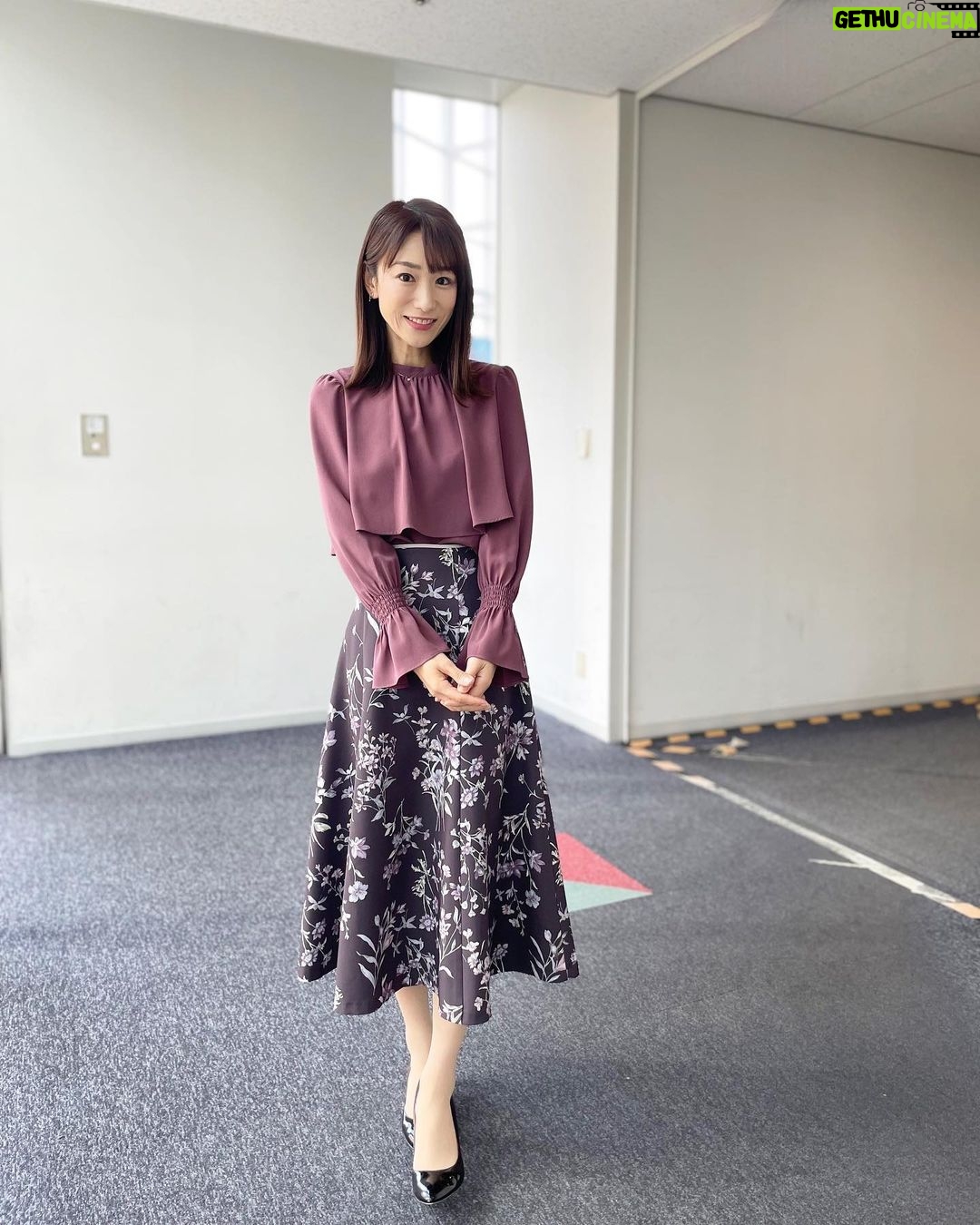 Mariko Dou - 2.2K Likes - 本日の衣装は、
☆ブラウス,スカート… #proportionbodydressing
☆アクセサリー… #ete
でした👗✨
ブラウスもすっかり秋色🍂素敵なデザインでした☺️
明日は朝7時〜アベモニ、よろしくお願いします✨
#大下容子ワイドスクランブル
#ワイドスクランブル
#ニュース
#テレビ朝日 #堂真理子 #アナウンサー #アナウンサー衣装 #番組衣装