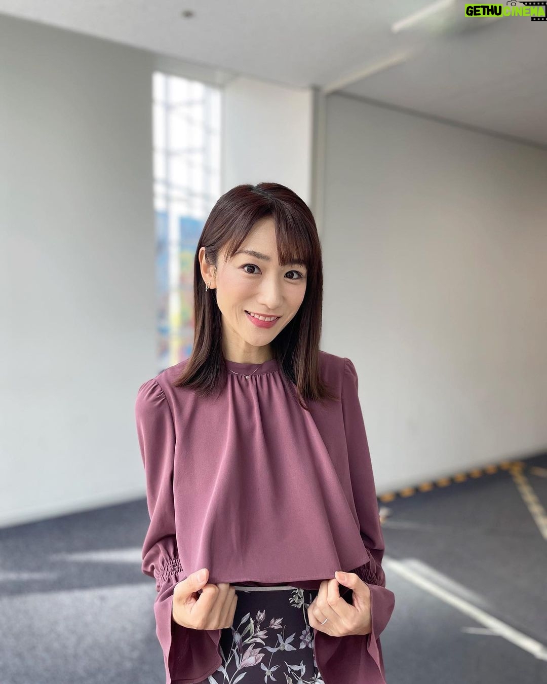 Mariko Dou - 2.2K Likes - 本日の衣装は、
☆ブラウス,スカート… #proportionbodydressing
☆アクセサリー… #ete
でした👗✨
ブラウスもすっかり秋色🍂素敵なデザインでした☺️
明日は朝7時〜アベモニ、よろしくお願いします✨
#大下容子ワイドスクランブル
#ワイドスクランブル
#ニュース
#テレビ朝日 #堂真理子 #アナウンサー #アナウンサー衣装 #番組衣装