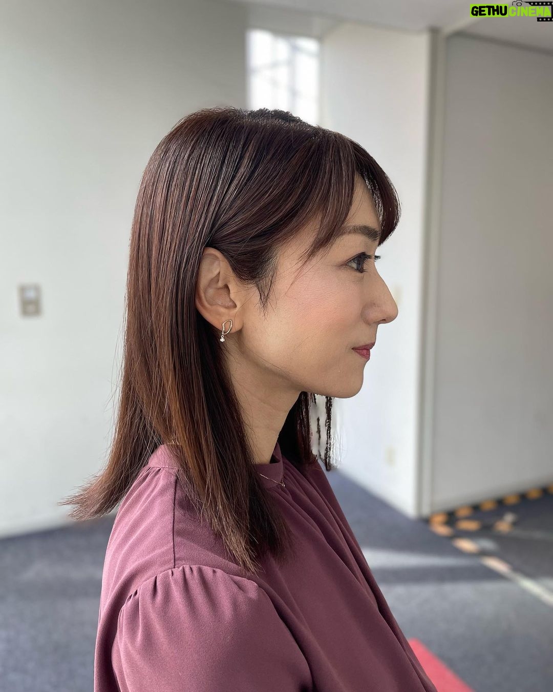 Mariko Dou - 2.2K Likes - 本日の衣装は、
☆ブラウス,スカート… #proportionbodydressing
☆アクセサリー… #ete
でした👗✨
ブラウスもすっかり秋色🍂素敵なデザインでした☺️
明日は朝7時〜アベモニ、よろしくお願いします✨
#大下容子ワイドスクランブル
#ワイドスクランブル
#ニュース
#テレビ朝日 #堂真理子 #アナウンサー #アナウンサー衣装 #番組衣装