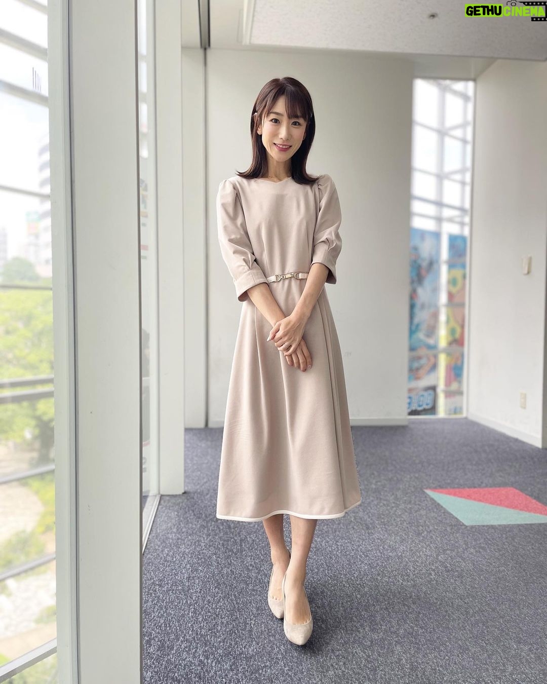 Mariko Dou - 2.2K Likes - 本日の「ワイド!スクランブル」の衣装は、
☆ワンピース… #laissepasse
☆アクセサリー… #ete
でした👗✨
秋素材のワンピースが素敵でした💕
木曜日の「ピックアップニュース」も担当予定です!よろしくお願いします✨
#大下容子ワイドスクランブル #ワイドスクランブル #ニュース #テレビ朝日 #堂真理子 #アナウンサー #アナウンサー衣装 #番組衣装