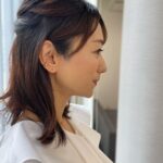 Mariko Dou Instagram - アベモニ後に担当した「ワイド！スクランブル」の衣装は、 ☆ブラウス,スカート… #ノーリーズ ☆アクセサリー… #starjewelry でした👗✨ まだまだ暑いですが、衣装は秋ですね🍂✨ 明日もよろしくお願いします🎵 #大下容子ワイドスクランブル #ワイドスクランブル #ニュース #テレビ朝日 #堂真理子 #アナウンサー #アナウンサー衣装 #番組衣装