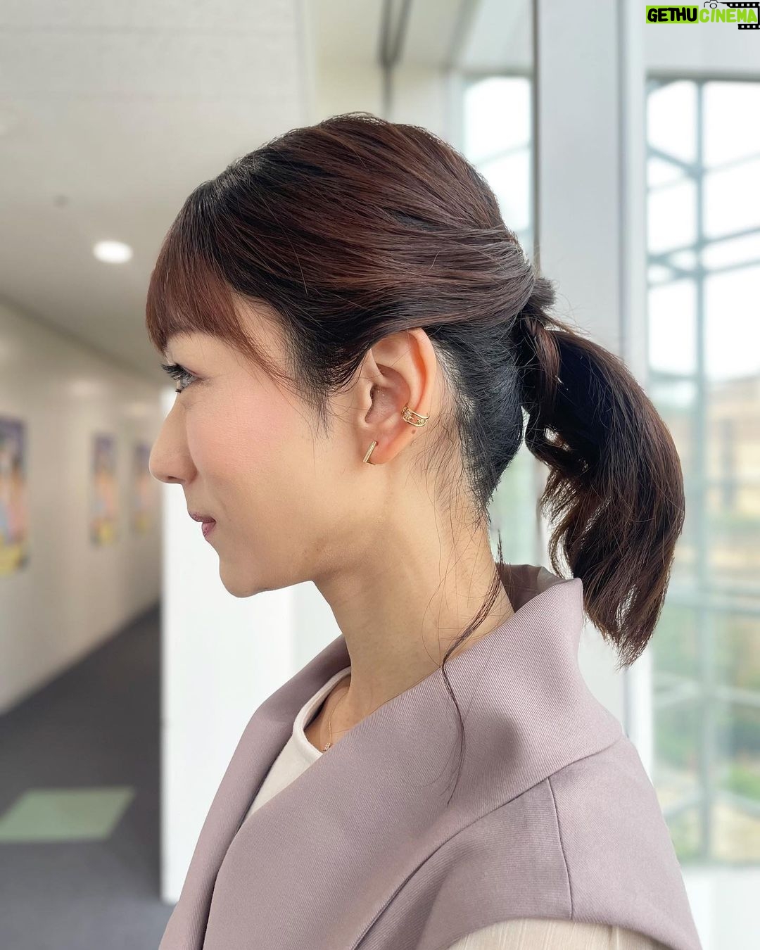 Mariko Dou Instagram - 本日の「ワイド!スクランブル」の衣装は、 ☆ワンピース,カットソー… #proportionbodydressing ☆アクセサリー… #starjewelry でした👗✨ ワンピースのデザインが素敵でした💕 引き続き台風情報にはお気を付け下さい。 #大下容子ワイドスクランブル #ワイドスクランブル #ニュース #テレビ朝日 #堂真理子 #アナウンサー #番組衣装 #アナウンサー衣装