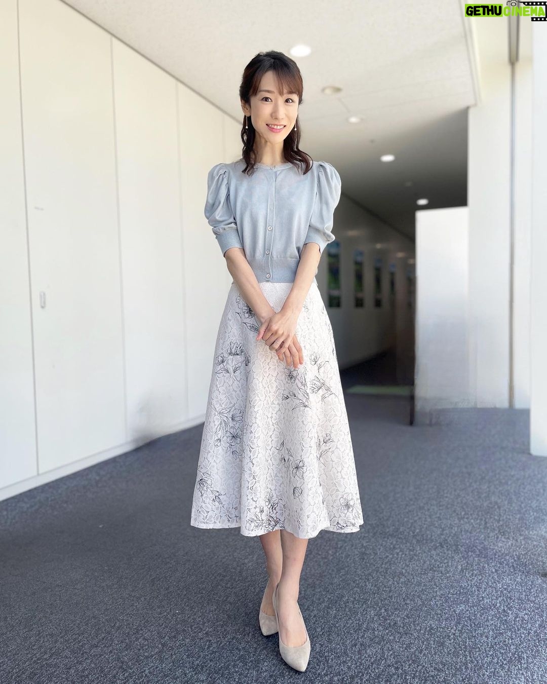 Mariko Dou - 2.7K Likes - 本日の「ワイド!スクランブル」の衣装は、
☆ニット,スカート… #laissepasse
☆アクセサリー… #ete
でした👗✨
今日も暑いですが、午後も頑張りましょう♪
#大下容子ワイドスクランブル #ワイドスクランブル #ニュース #テレビ朝日 #堂真理子 #アナウンサー #アナウンサー衣装 #番組衣装